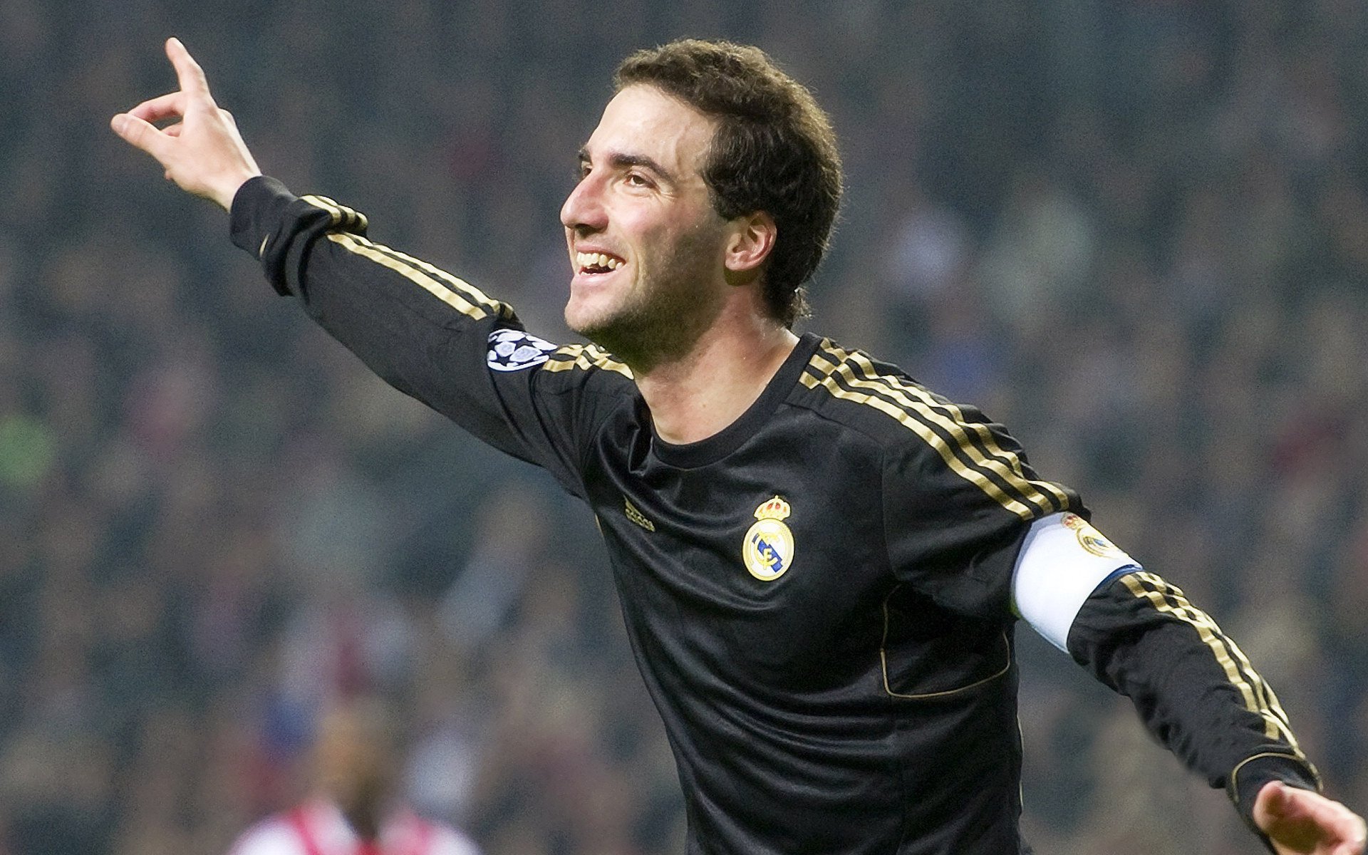 曼联关注边卫布朗,准备在冬季转会市场出手,曼联布阵